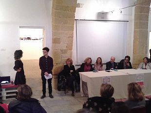 marsala-mostra-fotografica-rompiamo-il-silenzio-e-performance-istituzioni-e-studenti-dicono-no-alla-violenza-contro-le-donne