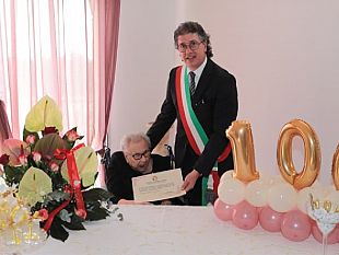 gli-auguri-del-sindaco-alla-signora-giuseppa-mangione-nuova-centenaria