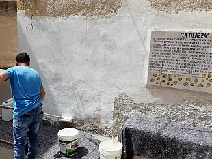 mazara-al-via-manutenzione-vicoli-e-opere-in-ceramica-del-centro-storico