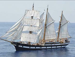 marina-militare-la-nave-scuola-palinuro-in-sosta-nel-porto-di-trapani-dal-28-giugno-al-2-luglio