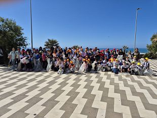 campobello-gli-studenti-dellic-pirandello-s-g-bosco-ripuliscono-la-spiaggia-di-tre-fontane