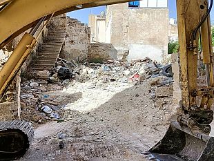 mazara-discarica-abusiva-di-fronte-chiesa-san-francesco-finalmente-si-pulisce