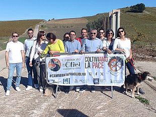 buseto-palizzolo-oggi-camminata-tra-gli-olivi-nel-segno-della-pace