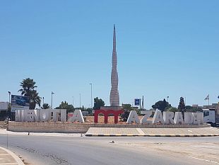 scritta-di-benvenuto-allingresso-della-citta-ecco-i-particolari