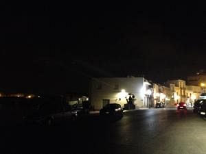 intero-lungomazaro-al-buio-un-tentativo-per-rendere-piu-suggestivo-il-porto-canale