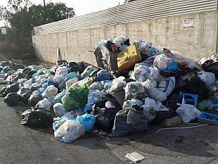 mazara-sotto-la-spazzatura-inefficiente-gestione-rifiuti-e-incivilta-una-minoranza-residenti-e-turisti-non-ci-sta-e-scrive