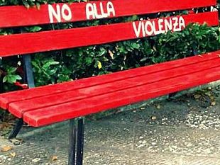 serena-navetta-propone-una-panchina-rossa-per-daniela-la-gumina-sul-molo-di-selinunte