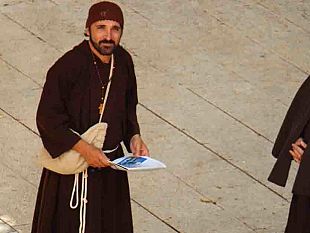 marsala-the-lies-of-pinocchio-iniziano-le-riprese-in-citta-cast-ricevuto-dal-sindaco