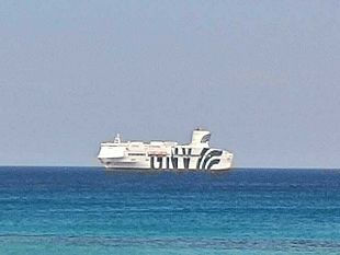 trapani-sbarcati-400-migranti-al-porto-dalla-nave-quarantena