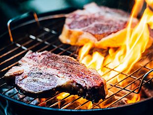 un-uomo-anziano-perde-la-vita-per-soffocamento-durante-una-serata-di-grigliata-con-i-parenti