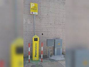 gibellina-operativa-la-prima-colonnina-elettrica-del-trapanese-grazie-ad-un-progetto-di-poste-italiane