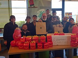 mcdonalds-di-castelvetrano-ed-i-volontari-della-caritas-chiesa-madre-e-banco-alimentare-per-i-poveri