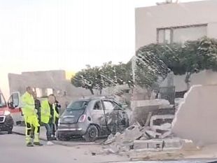 brutto-incidente-sulla-sp38-mazara-torretta-auto-si-schianta-contro-muro-di-unabitazione-due-feriti-gravi