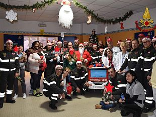 i-vigili-del-fuoco-donano-un-sorriso-ai-bambini-dellospedale-s-antonio-abate-di-trapani