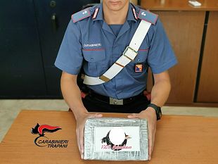 fermato-dai-carabinieri-un-uomo-che-portava-con-se-1-kg-di-cocaina
