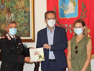 la-grande-guerra-dei-carabinieri-il-volume-donato-alla-citta-di-marsala