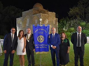 rotary-club-castelvetrano-valle-del-belice-passaggio-della-campana-tra-antonella-lombardo-e-salvatore-caradonna