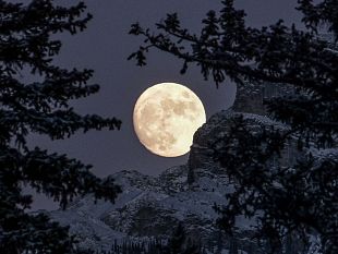 la-luna-piena-della-neve-uno-spettacolo-da-non-perdere