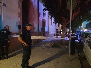 mazara-crollo-calcinacci-da-una-casa-del-lungomare-hopps-fortunatamente-nessun-ferito