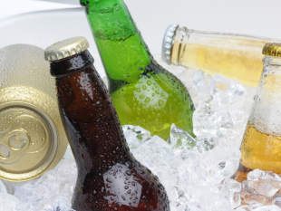 alcamo-firmata-lordinanza-che-vieta-la-vendita-e-la-somministrazione-di-bevande-in-bottiglie-di-vetro-eo-lattine