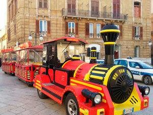 successo-del-trenino-turistico-affittato-dall-amministrazione-si-lamentano-pero-i-residenti-di-bocca-arena