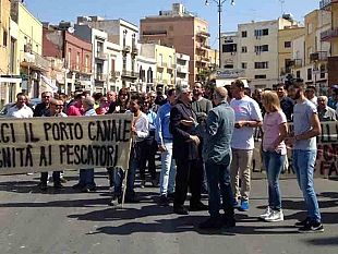 mazara-il-presidente-degli-armatori-mazaresi-asaro-minaccia-il-suicidio-solidarieta-di-tumbiolo