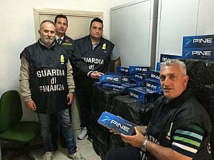 marsala-150-kg-di-sigarette-di-contrabbando-sequestrate-arrestato-un-cittadino-tunisino