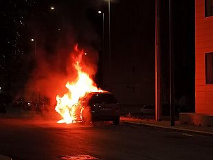 erice-automobile-in-fiamme-nella-notte-a-san-giuliano