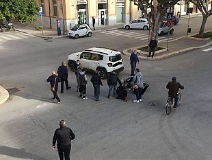 trapani-ennesimo-incidente-in-via-fardella-scontro-tra-auto-e-moto