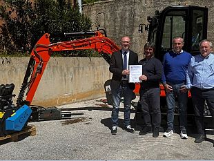 custonaci-nuovo-escavatore-al-comune-consentira-interventi-piu-rapidi