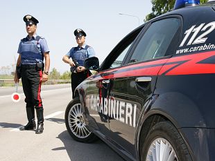 castelvetrano/castelvetrano-denunciata-donna-che-avrebbe-rubato-vestiti-da-un-negozio