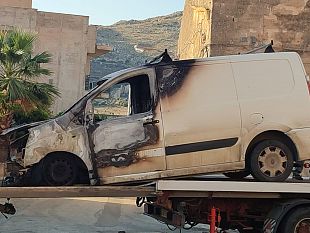 fiamme-dal-motore-mentre-e-in-marcia-paura-a-custonaci