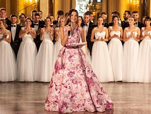 marianna-taormina-studentessa-di-alcamo-conduce-il-gran-ballo-viennese-di-roma