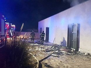 mazara/in-fiamme-edificio-ove-un-archivio-cartaceo-del-comune-in-zona-miragliano