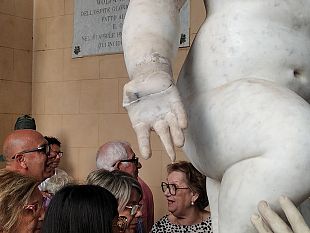 atti-vandalici-sui-putti-del-teatro-selinus-la-denuncia-di-archeoclub