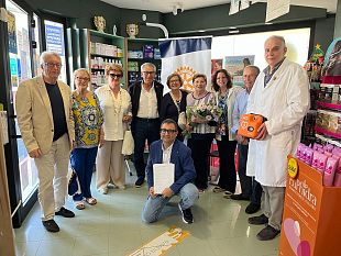 donazione-di-un-defibrillatore-in-memoria-del-prof-salvatore-lisciotto-un-nuo