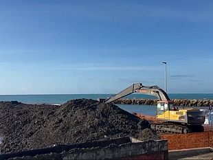 il-sindaco-lentini-dispone-la-rimozione-della-posidonia-dal-porto-di-marinella