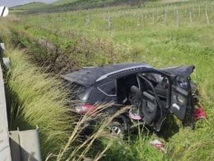auto-vola-fuori-dalla-statale-115-dopo-scontro-con-altro-veicolo-2-minori-tra-i-passeggeri