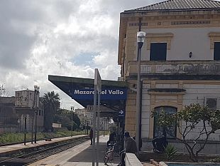 al-tg5-la-spiacevole-disavventura-di-andrea-licari-presso-la-stazione-di-mazara-del-vallo