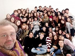 il-liceo-scientifico-cipolla-in-scena-con-sister-act-costretto-ad-emigrare-a-gibellina-per-la-chiusura-del-selinus