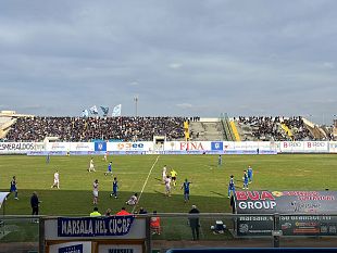 marsala-licata-il-calcio-si-arrende-alla-violenza-petardi-sugli-spalti-e-famiglie-in-fuga