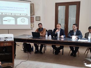 mazara-conferenza-stampa-dellamministrazione-quinci-su-ferrovie-e-passaggi-a-livello