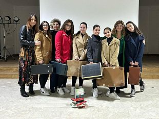 gli-studenti-del-capuana-pardo-incontrano-lo-scrittore-ivan-sciapeconi