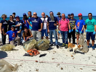 mazara-volontari-di-plastic-free-ripuliscono-parte-di-costa-nelle-vicinanze-del-ponte-arena