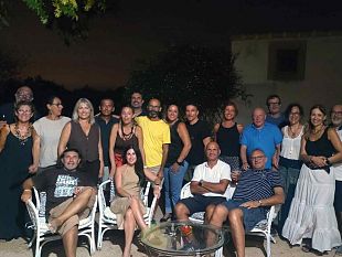 mazara-una-serata-stile-macchina-del-tempo-ritorno-agli-anni-80-e-90-tra-musica-amicizie-e-ricordi
