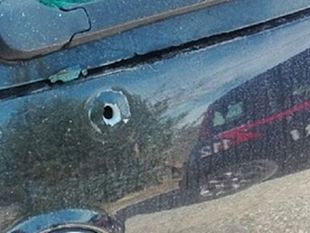 ignoti-sparano-sullauto-di-un-operaio-sul-caso-indaga-la-procura