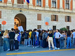 trapani-gli-studenti-scendono-in-piazza