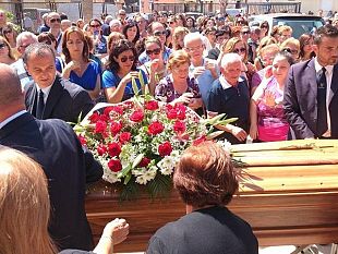 l-addio-a-padre-accardi-san-pietro-gremita-per-l-ultimo-saluto-al-proprio-pastore