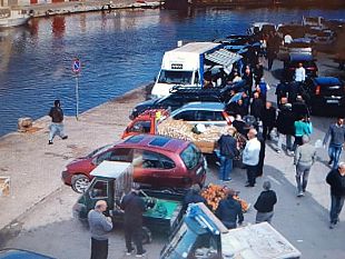 mazarasipuoeliminare-il-degrado-quotidiano-ed-il-commercio-abusivo-in-piazzetta-dello-scalo