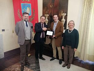 il-giovane-scienziato-marsalese-zichittella-a-palazzo-municipale-a-lui-il-riconoscimento-dellamministrazione-di-girolamo